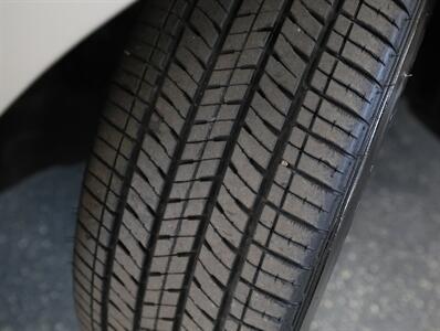 2013 Chrysler 200 Touring Convertible   - Photo 37 - Addison, IL 60101