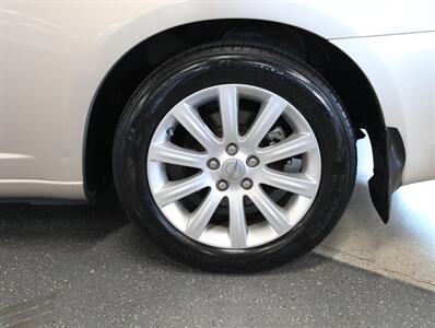 2013 Chrysler 200 Touring Convertible   - Photo 36 - Addison, IL 60101