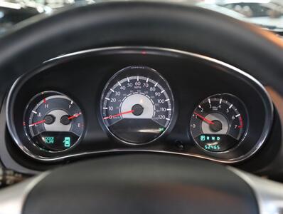 2013 Chrysler 200 Touring Convertible   - Photo 28 - Addison, IL 60101
