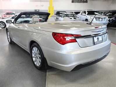 2013 Chrysler 200 Touring Convertible   - Photo 12 - Addison, IL 60101