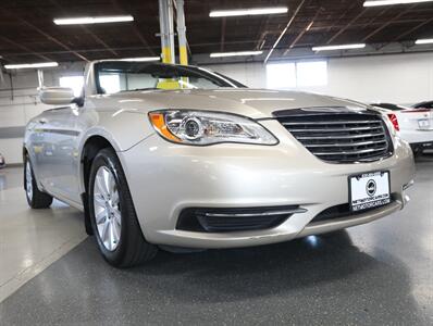 2013 Chrysler 200 Touring Convertible   - Photo 41 - Addison, IL 60101