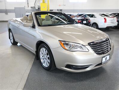 2013 Chrysler 200 Touring Convertible   - Photo 7 - Addison, IL 60101