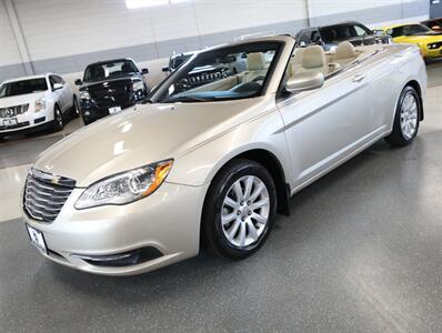 2013 Chrysler 200 Touring Convertible   - Photo 4 - Addison, IL 60101