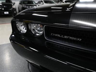 2009 Dodge Challenger SRT8   - Photo 8 - Addison, IL 60101