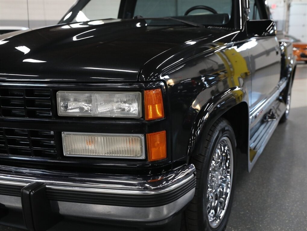 1988 Chevrolet Silverado 1500 Stepside - Photo 5 - Addison, IL 60101