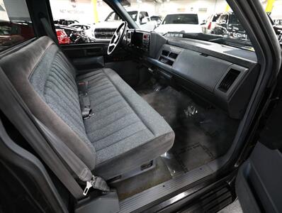 1988 Chevrolet Silverado 1500 Stepside - Photo 22 - Addison, IL 60101
