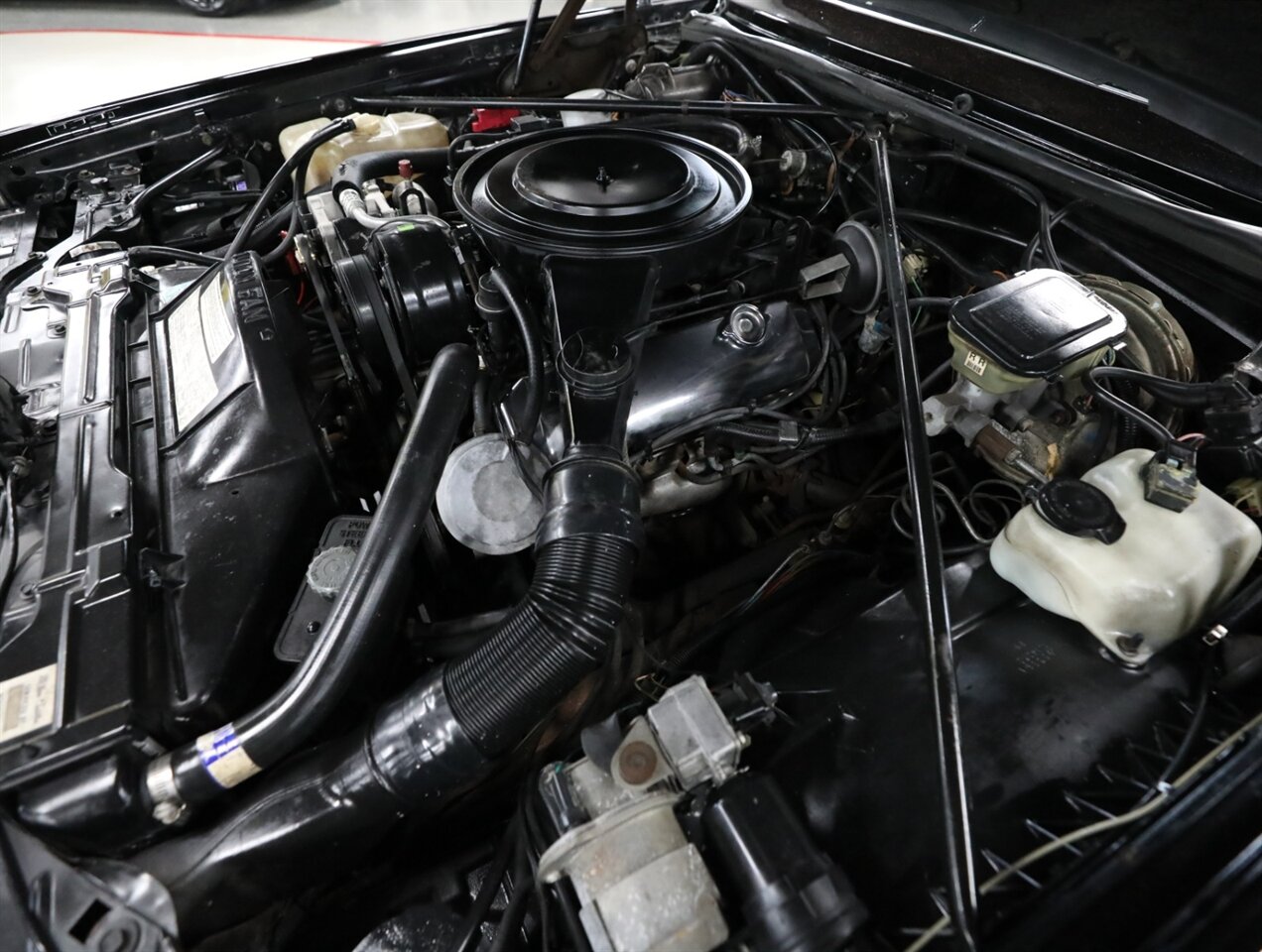 1983 Cadillac Eldorado Biarritz - Photo 65 - Addison, IL 60101