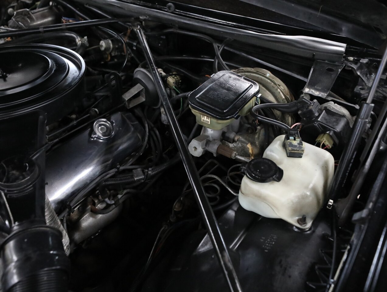 1983 Cadillac Eldorado Biarritz - Photo 64 - Addison, IL 60101