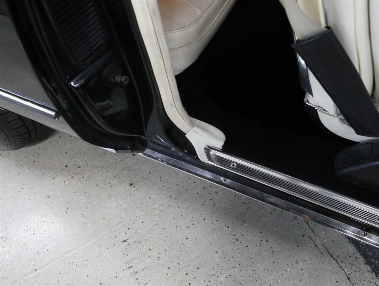 1983 Cadillac Eldorado Biarritz - Photo 29 - Addison, IL 60101