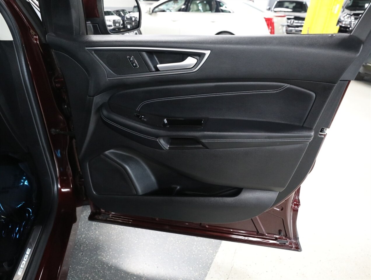 2017 Ford Edge Titanium AWD - Photo 16 - Addison, IL 60101