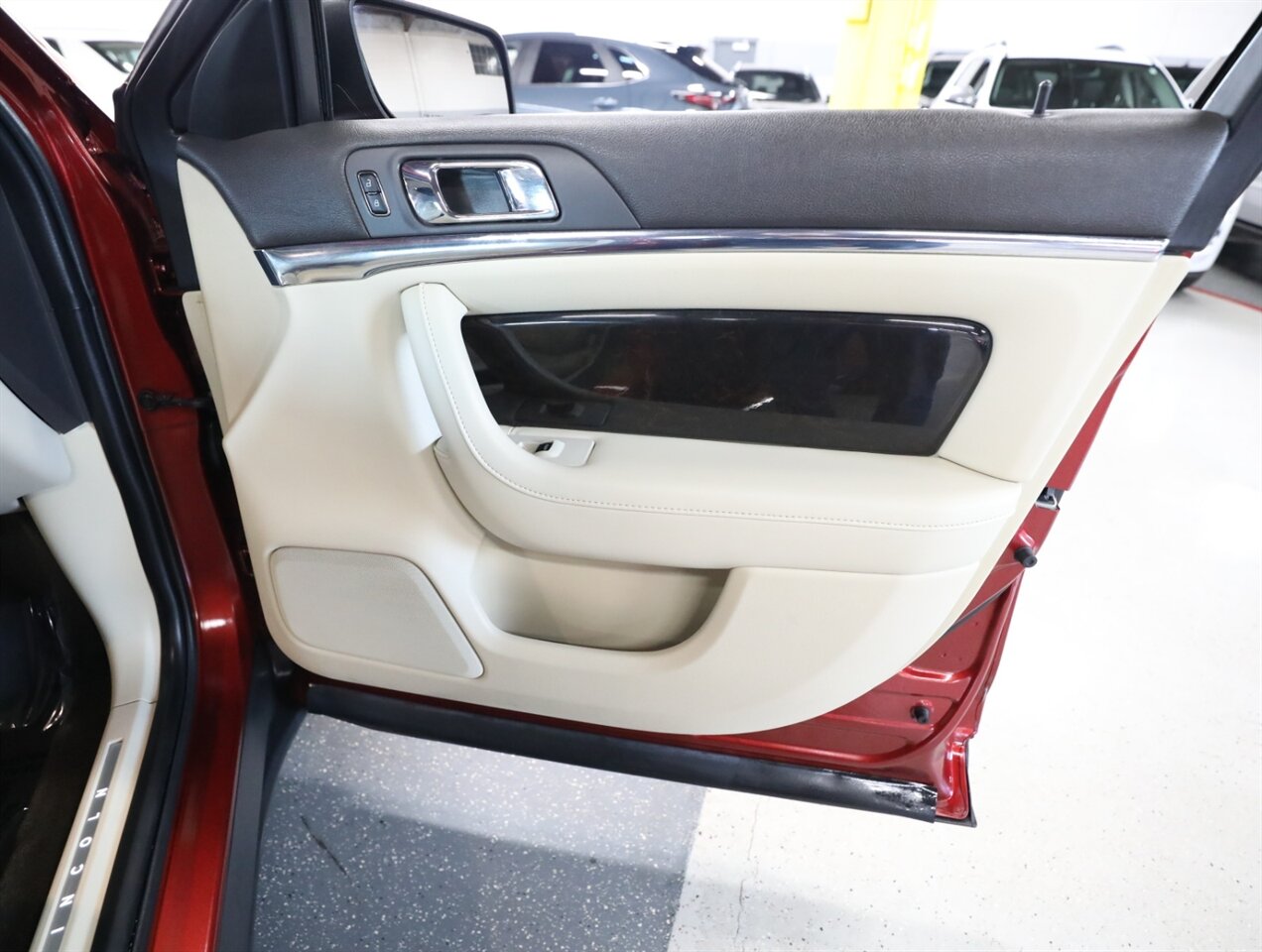2015 Lincoln MKS EcoBoost - Photo 16 - Addison, IL 60101