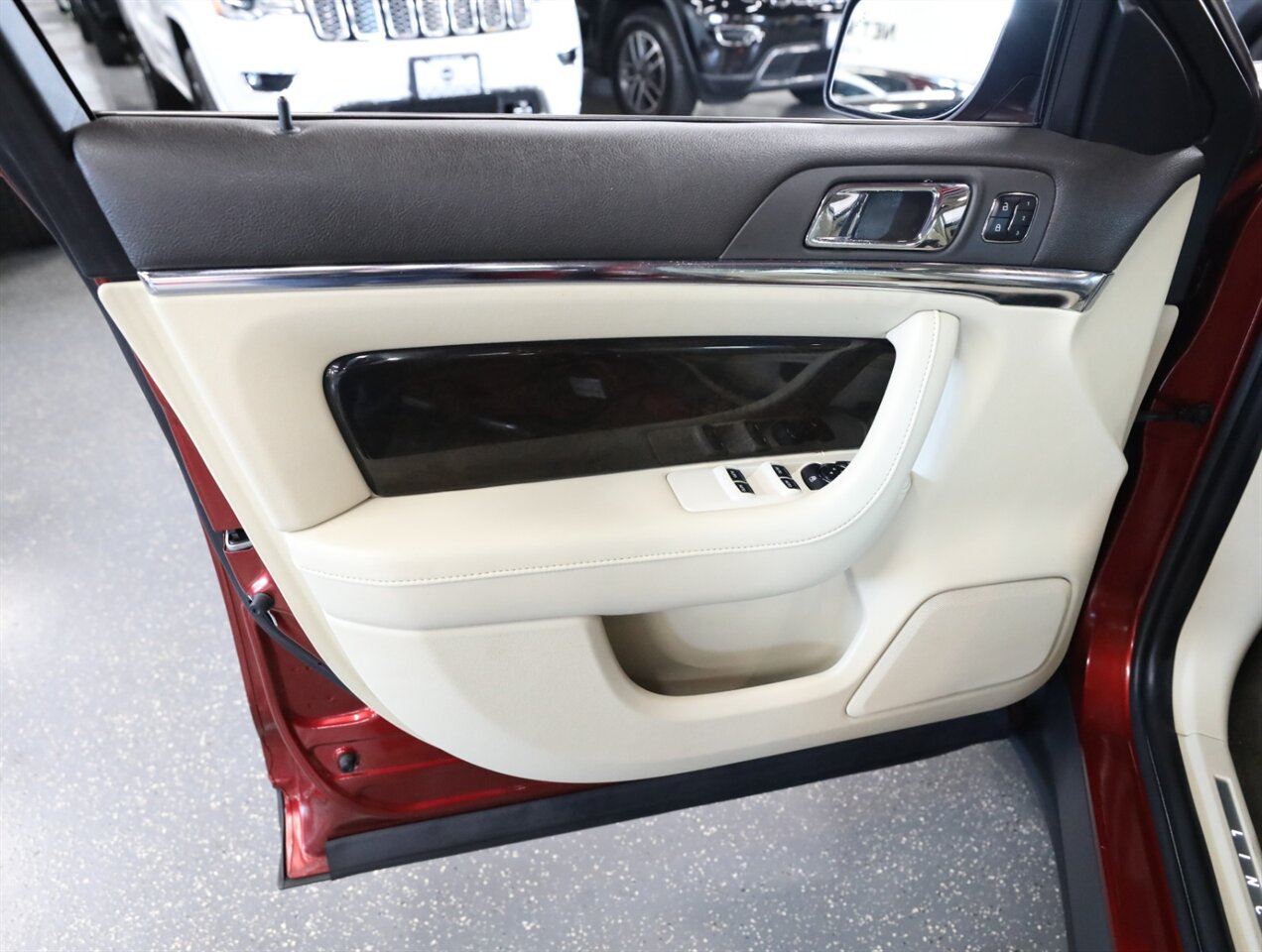 2015 Lincoln MKS EcoBoost - Photo 27 - Addison, IL 60101