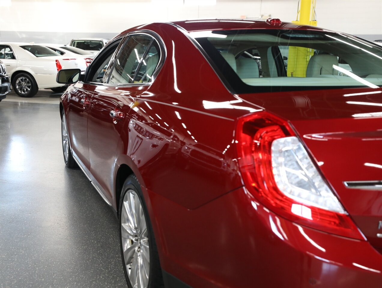 2015 Lincoln MKS EcoBoost - Photo 14 - Addison, IL 60101
