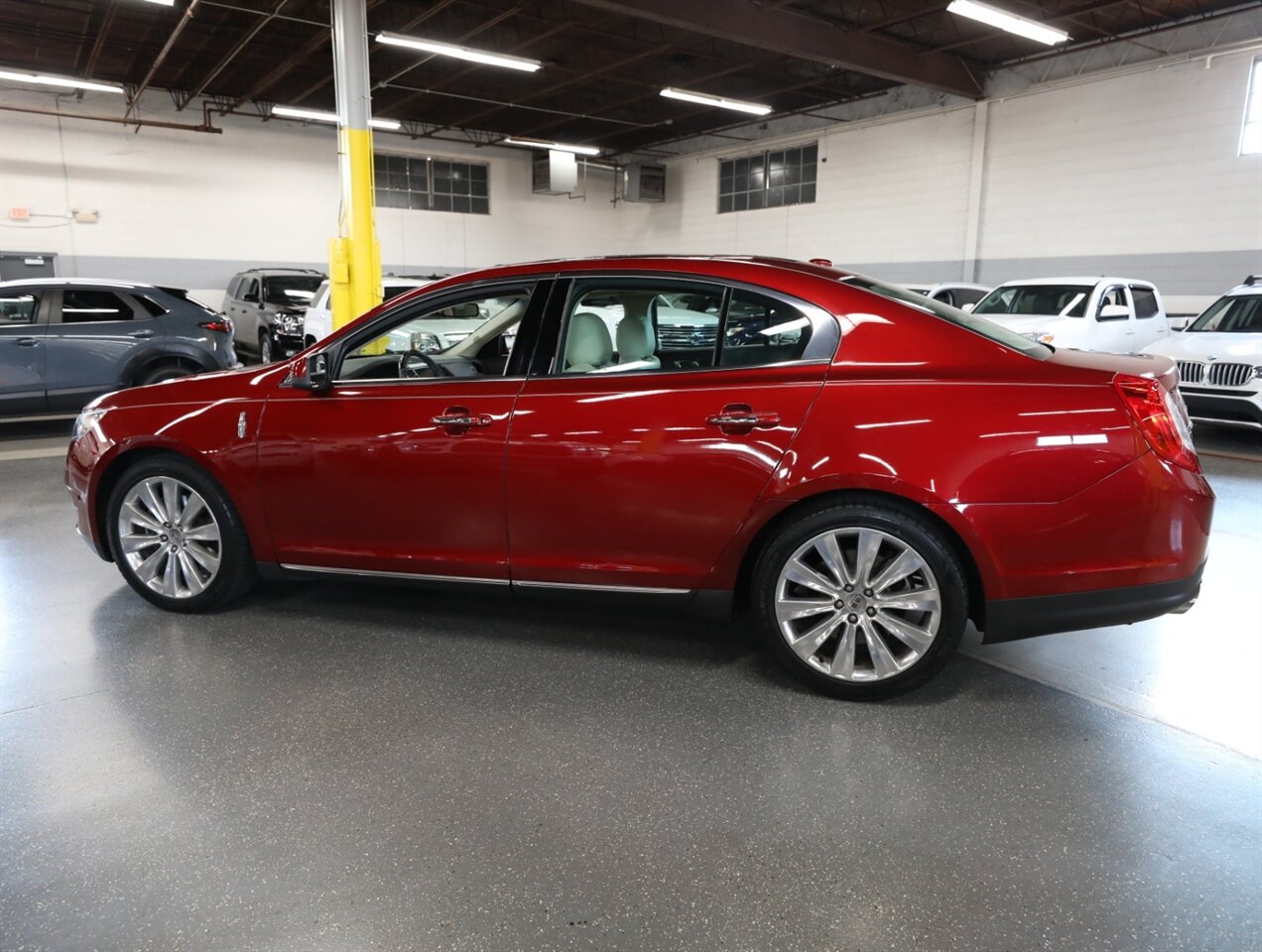 2015 Lincoln MKS EcoBoost - Photo 15 - Addison, IL 60101