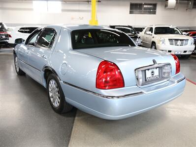 2007 Lincoln Town Car Signature   - Photo 11 - Addison, IL 60101