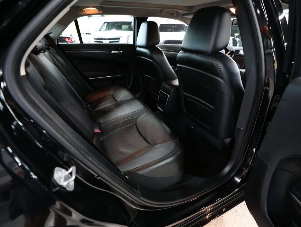 2017 Chrysler 300 Limited AWD - Photo 21 - Addison, IL 60101