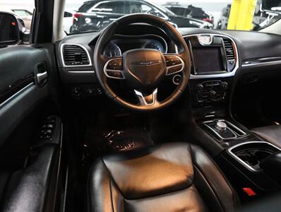 2017 Chrysler 300 Limited AWD - Photo 27 - Addison, IL 60101