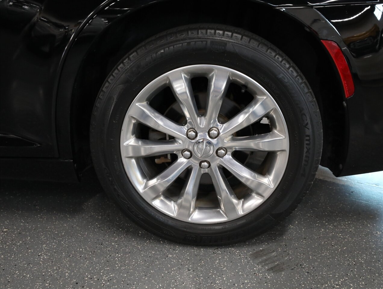 2017 Chrysler 300 Limited AWD - Photo 44 - Addison, IL 60101