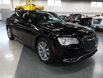 2017 Chrysler 300 Limited AWD - Photo 7 - Addison, IL 60101