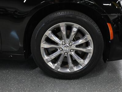 2017 Chrysler 300 Limited AWD - Photo 46 - Addison, IL 60101