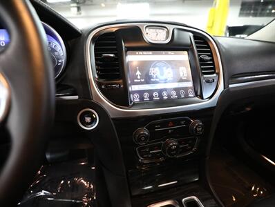 2017 Chrysler 300 Limited AWD - Photo 34 - Addison, IL 60101