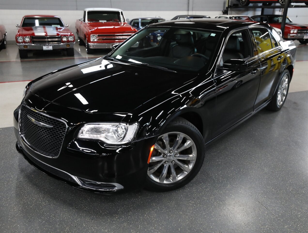 2017 Chrysler 300 Limited AWD - Photo 2 - Addison, IL 60101