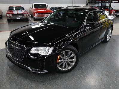 2017 Chrysler 300 Limited AWD - Photo 2 - Addison, IL 60101
