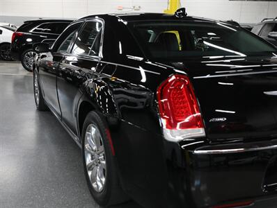 2017 Chrysler 300 Limited AWD - Photo 15 - Addison, IL 60101