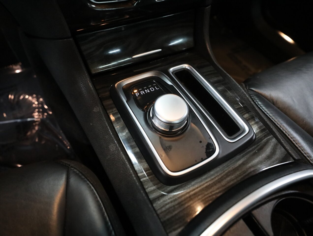 2017 Chrysler 300 Limited AWD - Photo 33 - Addison, IL 60101