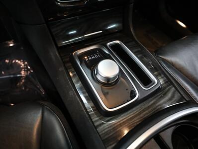 2017 Chrysler 300 Limited AWD - Photo 33 - Addison, IL 60101