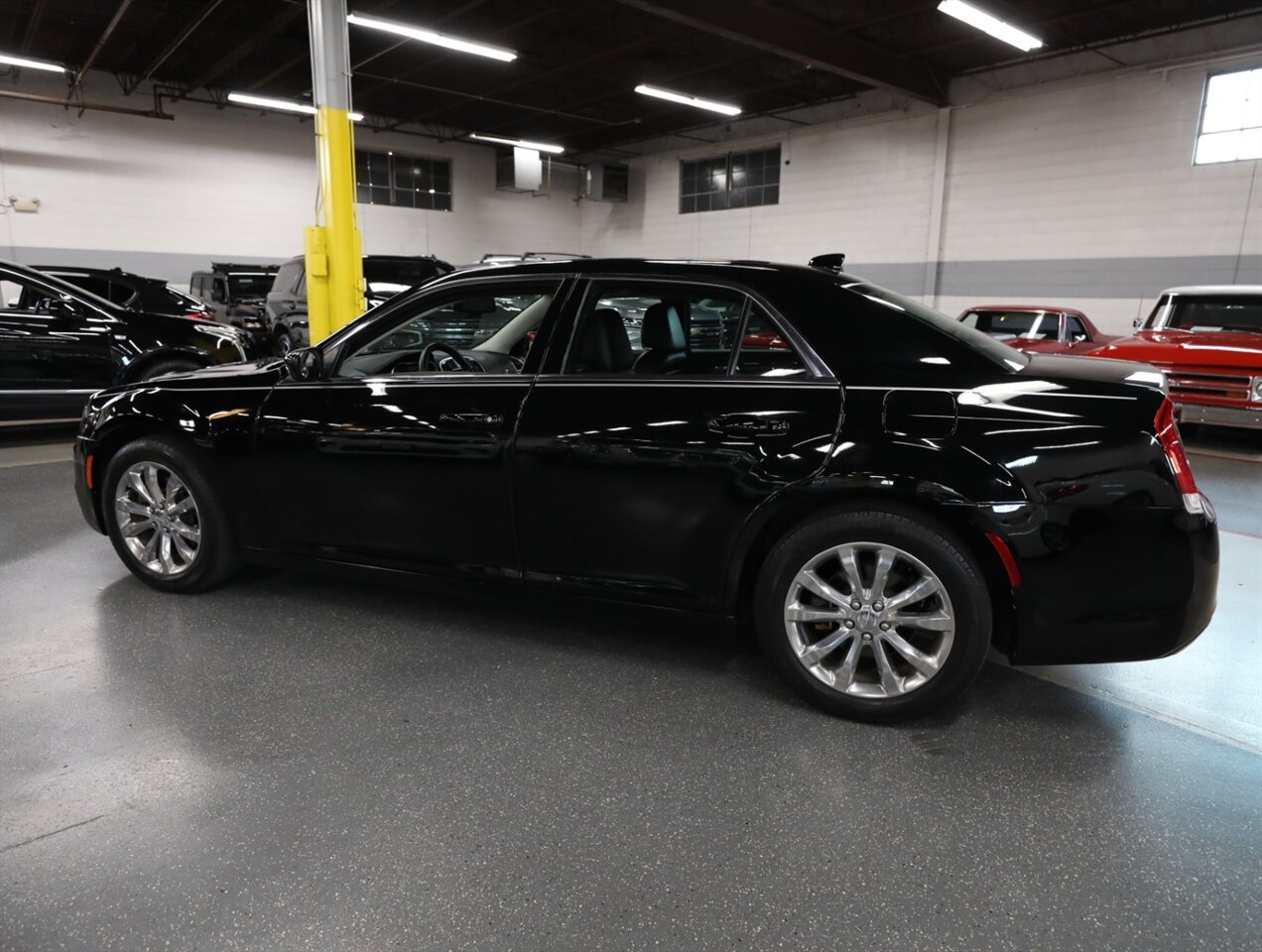 2017 Chrysler 300 Limited AWD - Photo 16 - Addison, IL 60101