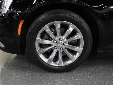 2017 Chrysler 300 Limited AWD - Photo 45 - Addison, IL 60101