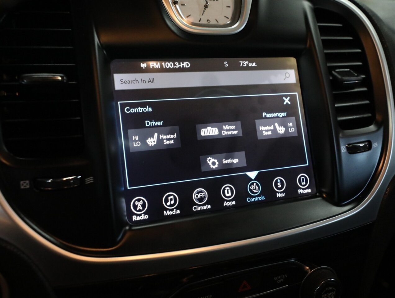 2017 Chrysler 300 Limited AWD - Photo 38 - Addison, IL 60101