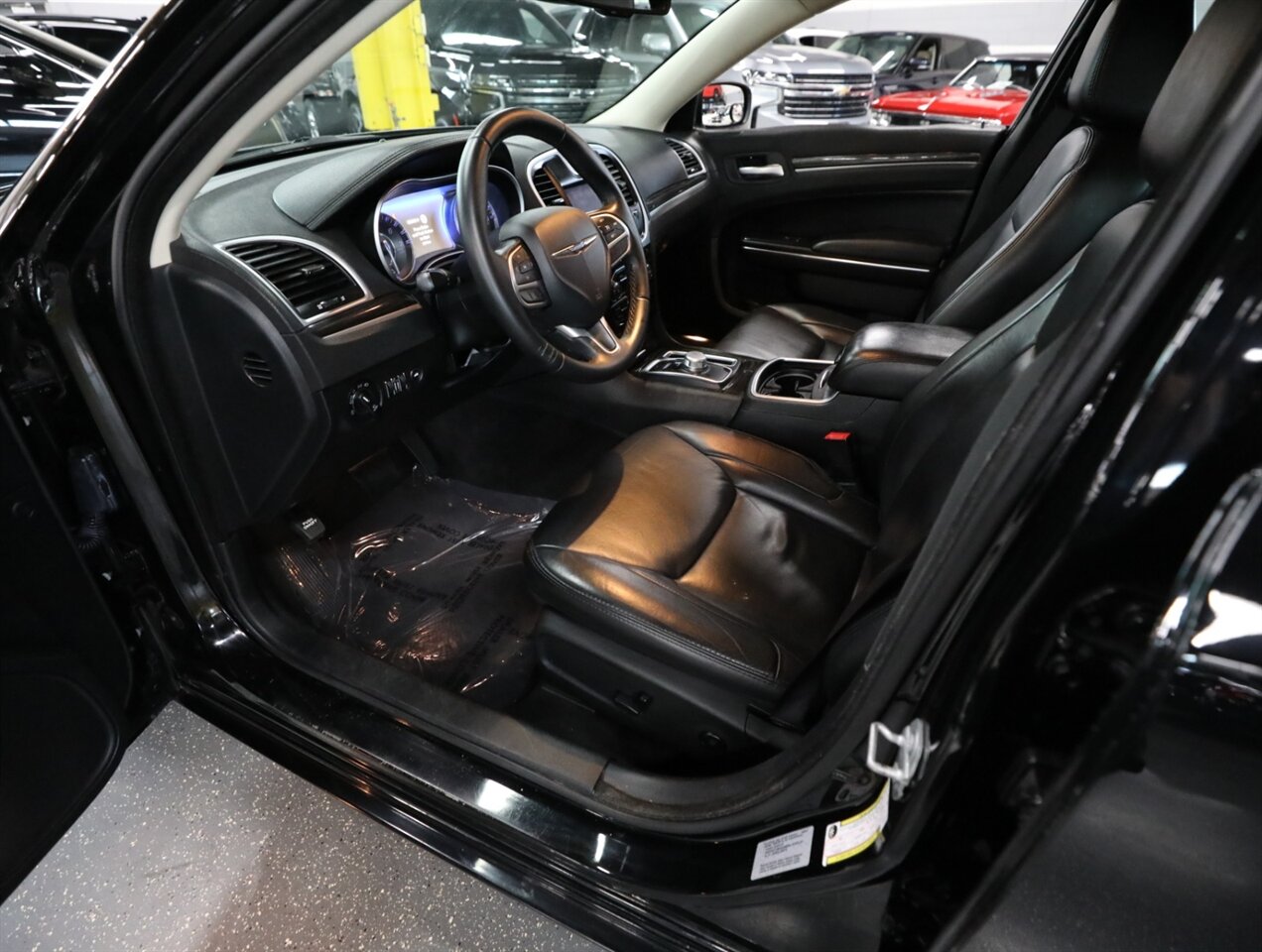 2017 Chrysler 300 Limited AWD - Photo 29 - Addison, IL 60101