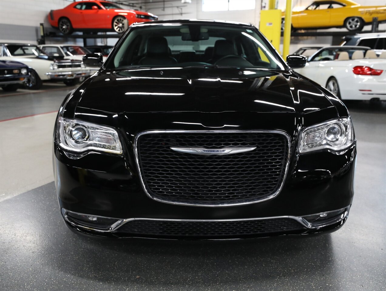 2017 Chrysler 300 Limited AWD - Photo 6 - Addison, IL 60101