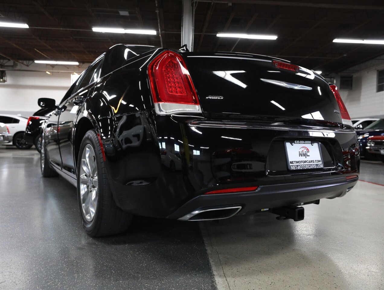 2017 Chrysler 300 Limited AWD - Photo 13 - Addison, IL 60101