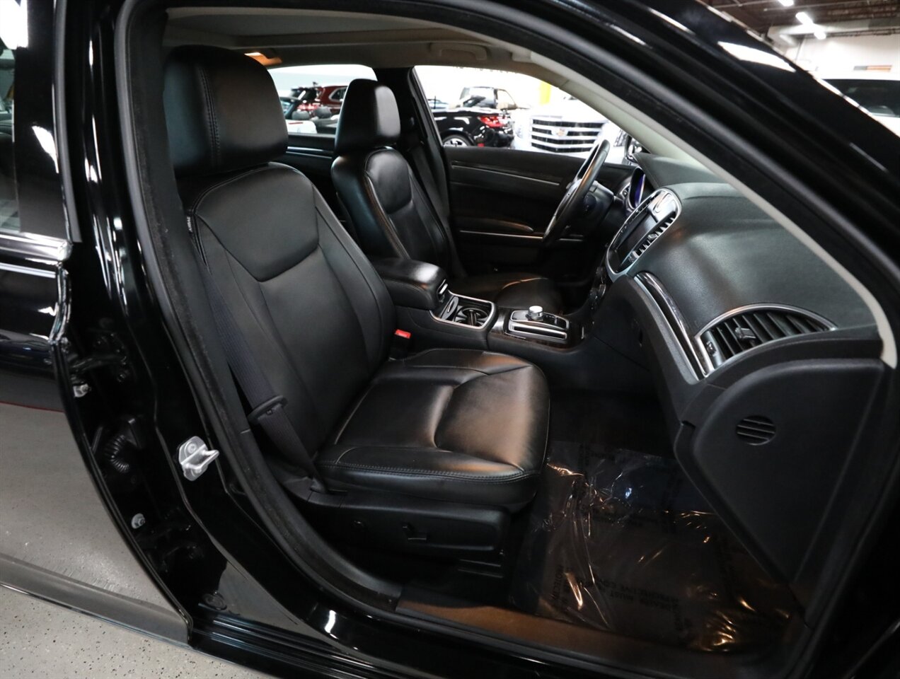 2017 Chrysler 300 Limited AWD - Photo 19 - Addison, IL 60101