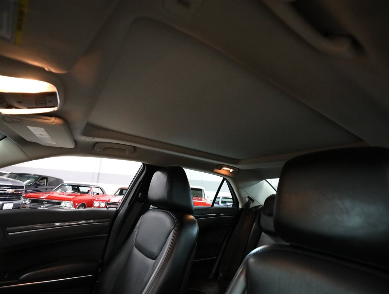 2017 Chrysler 300 Limited AWD - Photo 31 - Addison, IL 60101