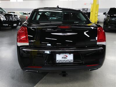 2017 Chrysler 300 Limited AWD - Photo 10 - Addison, IL 60101