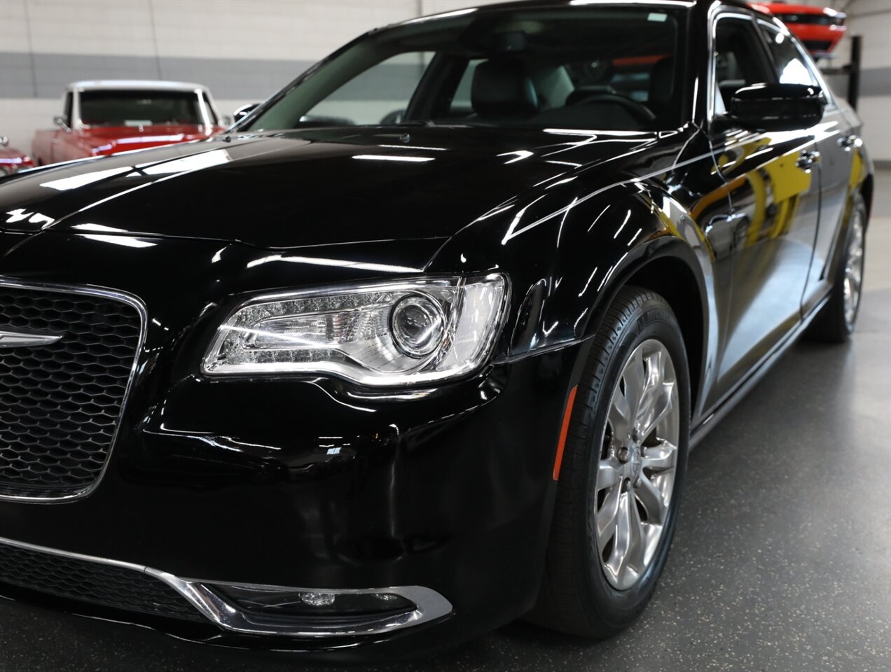2017 Chrysler 300 Limited AWD - Photo 5 - Addison, IL 60101