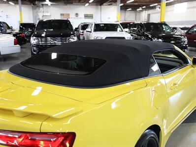 2017 Chevrolet Camaro 2LT Convertible   - Photo 41 - Addison, IL 60101