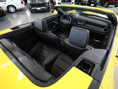 2017 Chevrolet Camaro 2LT Convertible   - Photo 17 - Addison, IL 60101
