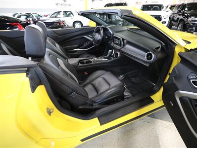 2017 Chevrolet Camaro 2LT Convertible   - Photo 19 - Addison, IL 60101