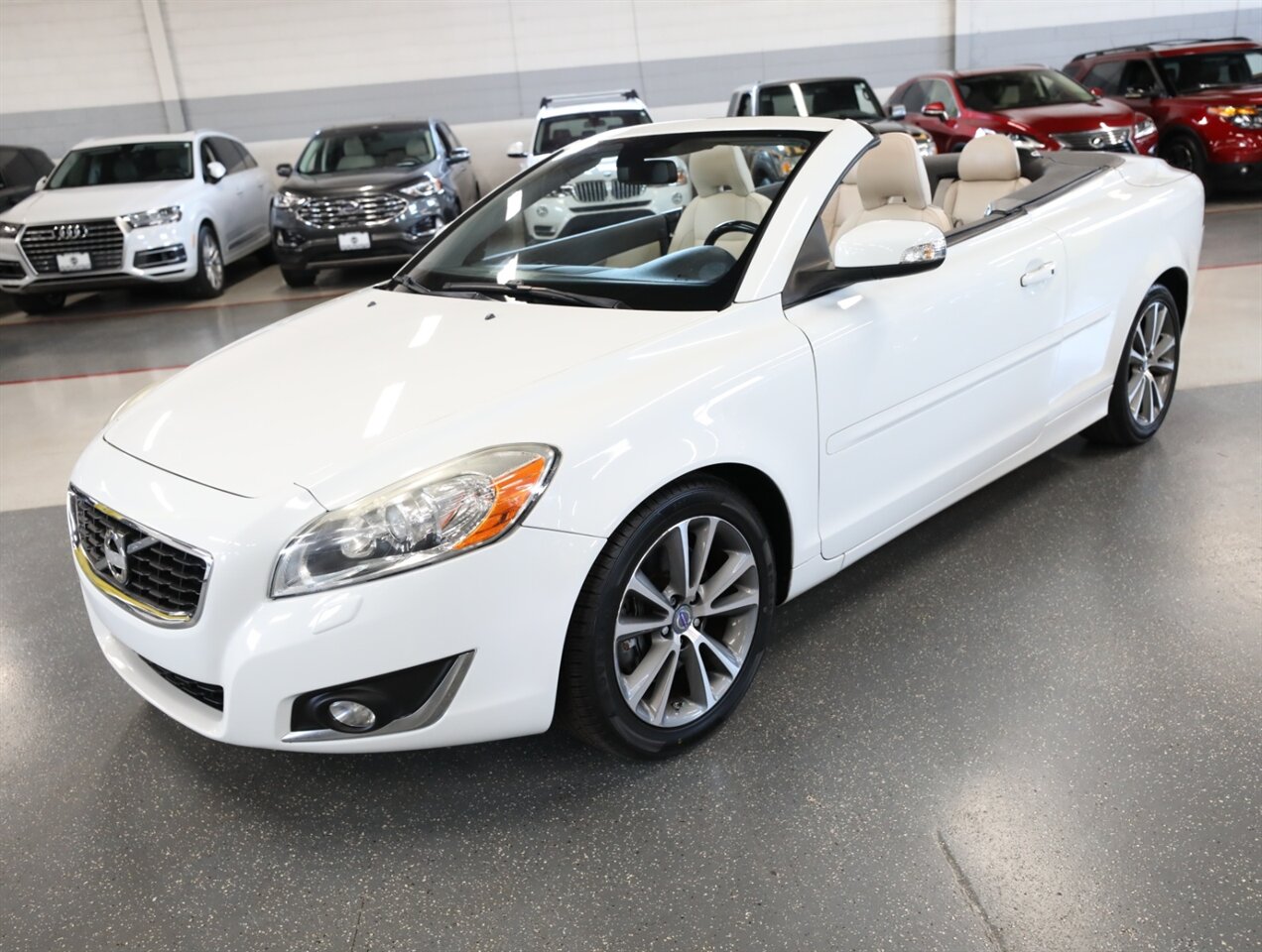 2013 Volvo C70 T5 Premier Plus - Photo 4 - Addison, IL 60101