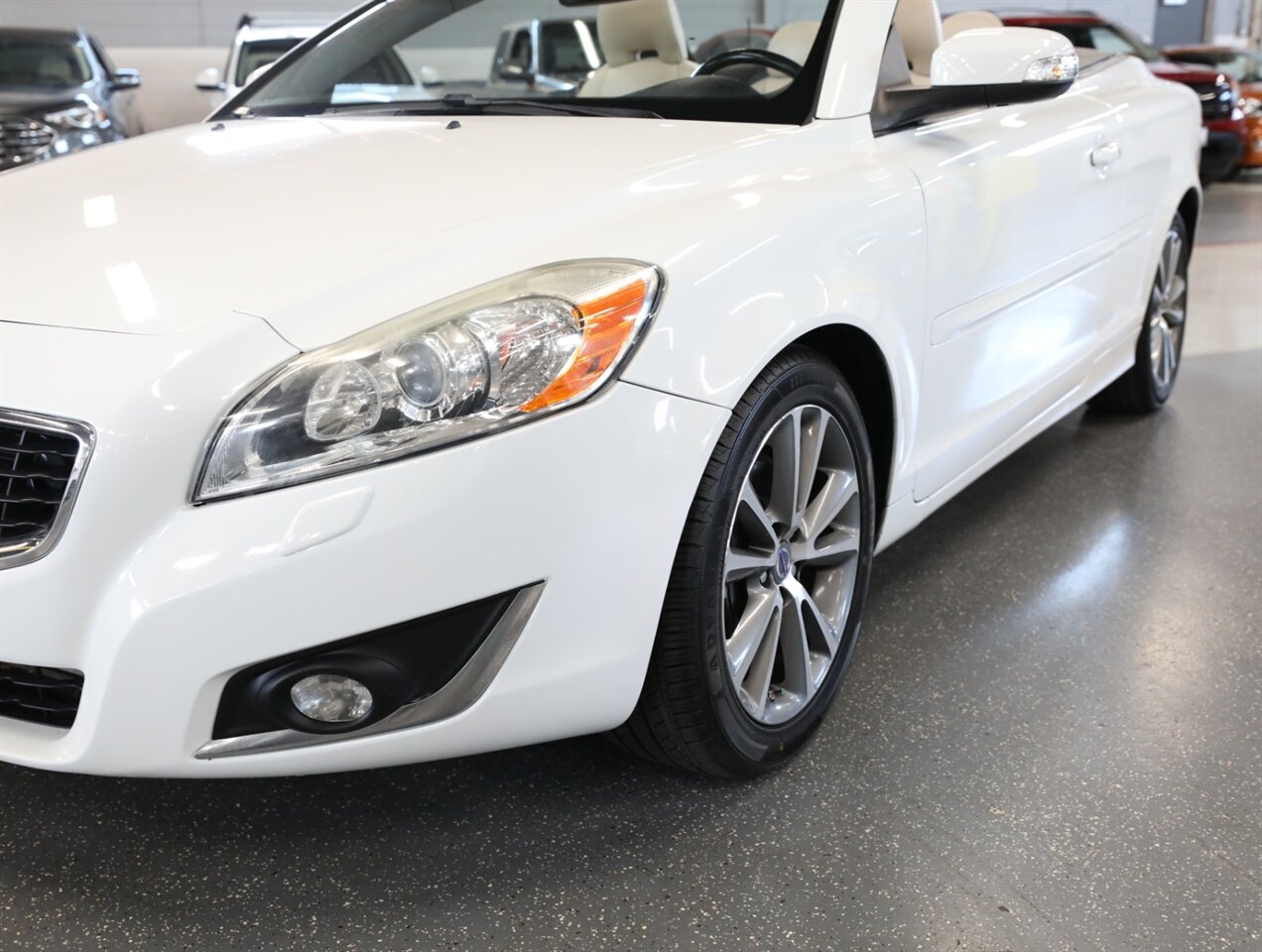2013 Volvo C70 T5 Premier Plus - Photo 5 - Addison, IL 60101