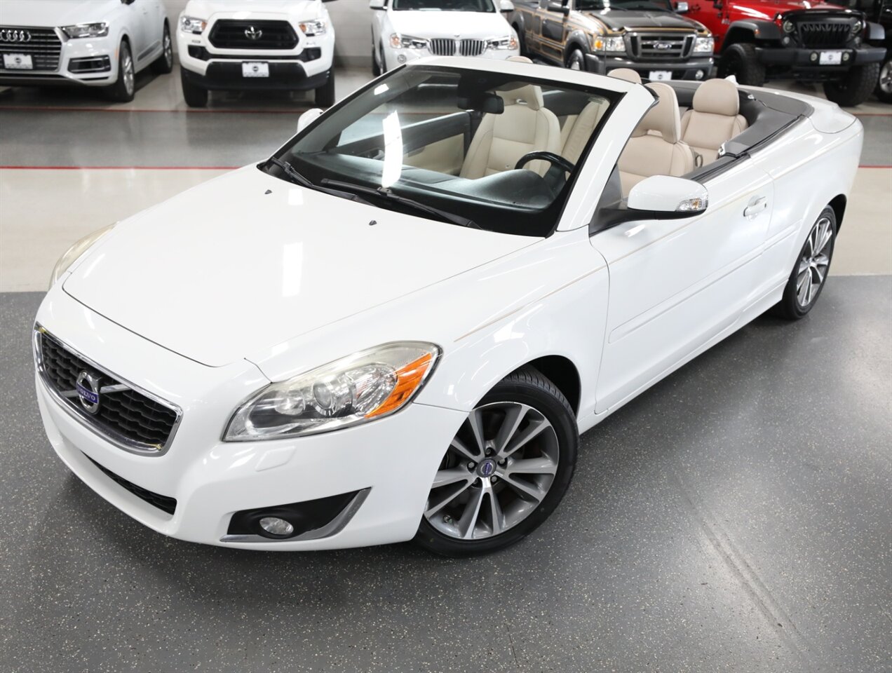 2013 Volvo C70 T5 Premier Plus - Photo 2 - Addison, IL 60101