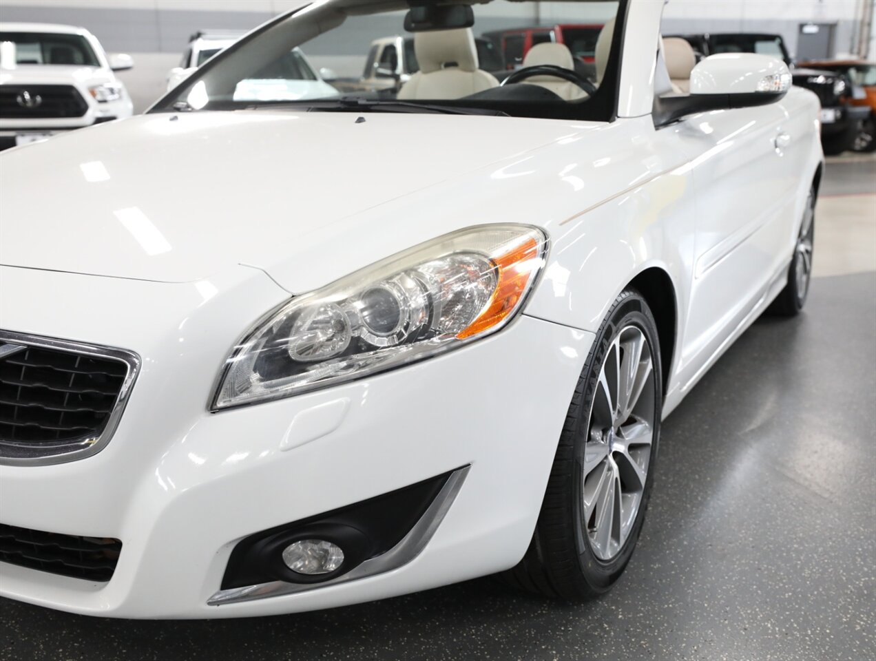 2013 Volvo C70 T5 Premier Plus - Photo 5 - Addison, IL 60101