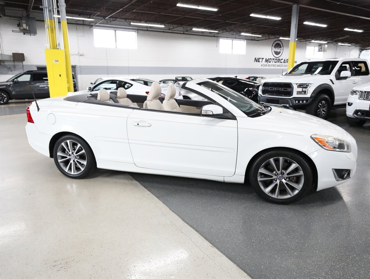 2013 Volvo C70 T5 Premier Plus - Photo 8 - Addison, IL 60101
