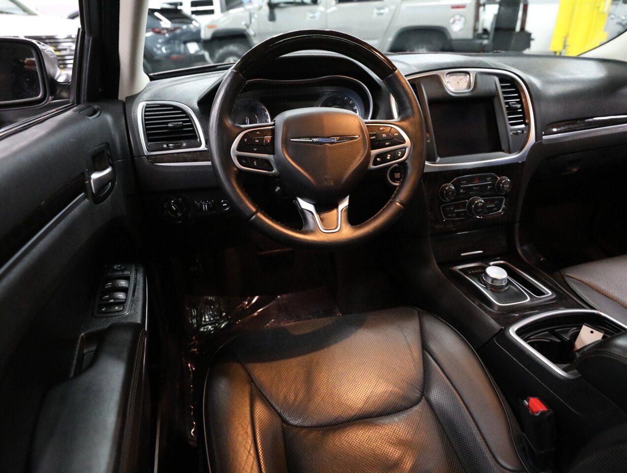 2018 Chrysler 300 Limited AWD - Photo 27 - Addison, IL 60101