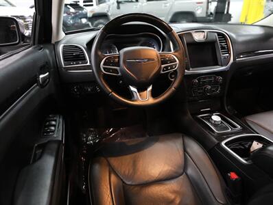 2018 Chrysler 300 Limited AWD - Photo 27 - Addison, IL 60101